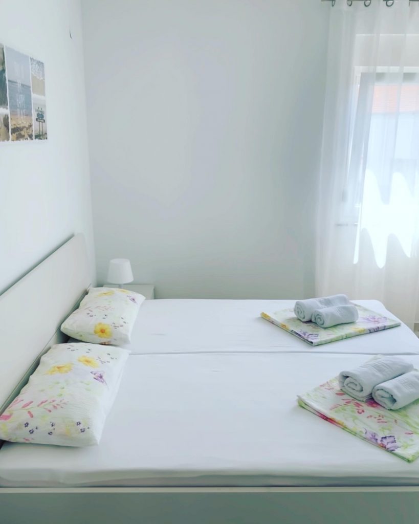 Schlafzimmer 1 mit Bad